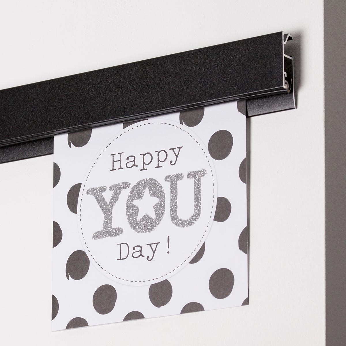 STAS papergrip: appendi e sposta facilmente lavagne sul binario.