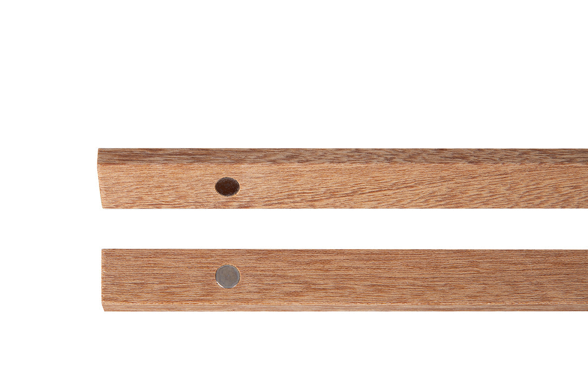 STAS gancio per poster in teak, design intelligente e magneti.