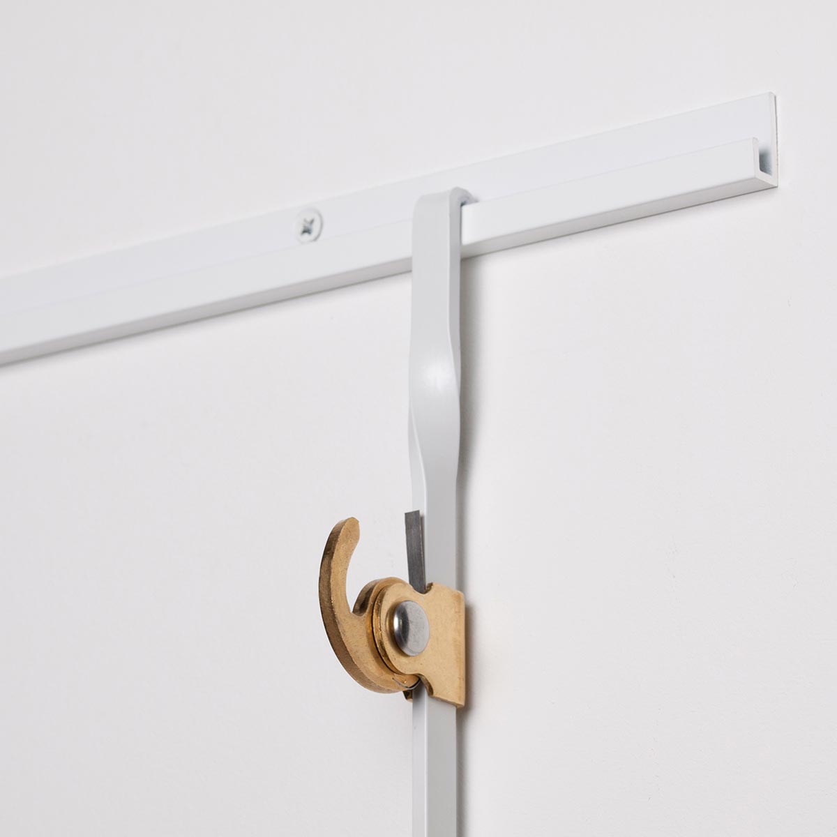 STAS j-rail max: fissaggio semplice, 200 cm, finitura bianca o alluminio.