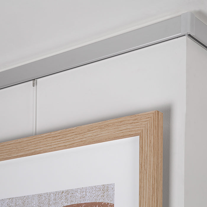 STAS cliprail pro + kit d'installazione: sistema flessibile per binari appendi quadri, facile da montare.
