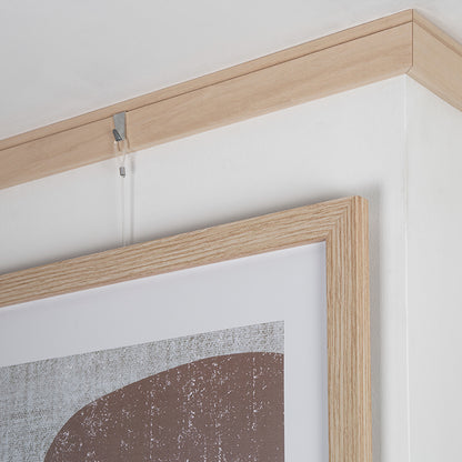 STAS riva binario in legno Ayous, ideale per appendere opere d'arte in modo flessibile e moderno.