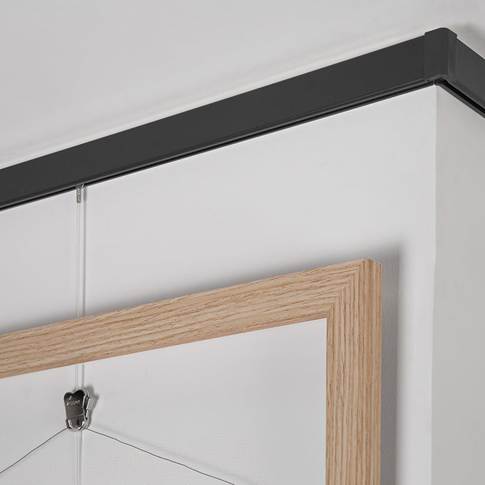 STAS cliprail pro + kit d'installazione: soluzione elegante per appendere quadri nel tuo spazio espositivo.