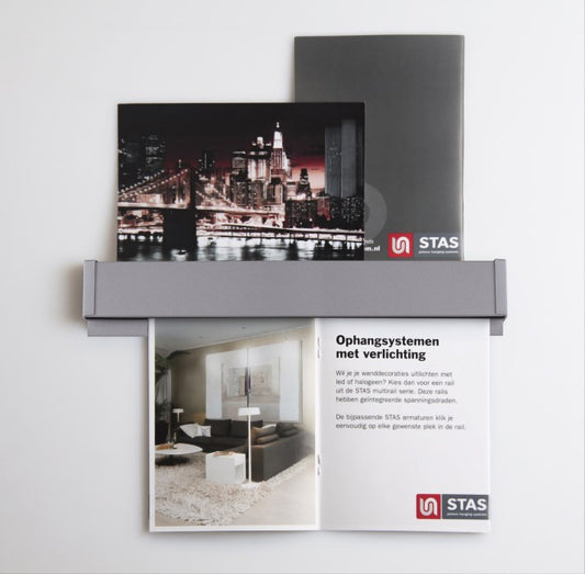 STAS papergrip: sistema versatile per appendere carta sottile e spessa su binari.